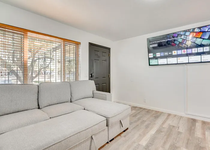 4 Mi To Dtwn & Gem Show! Pet-friendly