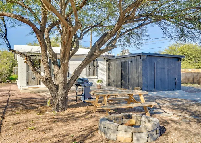 Holiday home 4 Mi To Dtwn & Gem Show! Pet-friendly Tucson