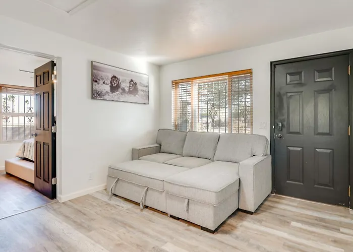 Holiday home 4 Mi To Dtwn & Gem Show! Pet-friendly Tucson
