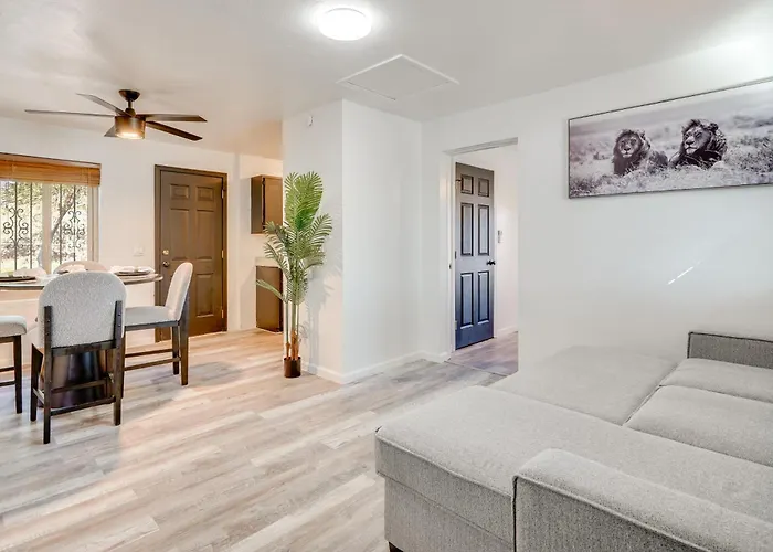 Holiday home 4 Mi To Dtwn & Gem Show! Pet-friendly Tucson