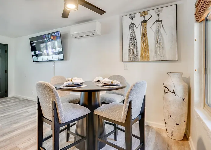 4 Mi To Dtwn & Gem Show! Pet-friendly Holiday home